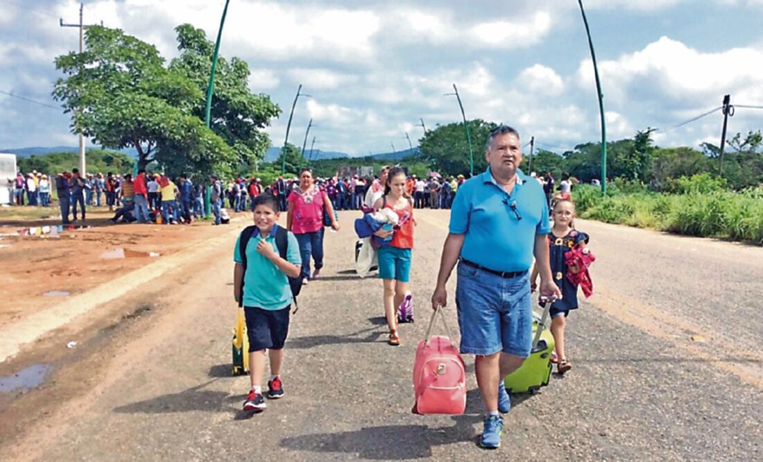 El cierre de la vía al aeropuerto inició a las 06:00 de la mañana y fue retirado a las 16:00 horas (ARCHIVO EL UNIVERSAL)