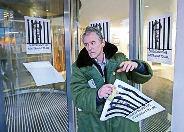 Facebook acusa “engaño”, tras filtración de datos