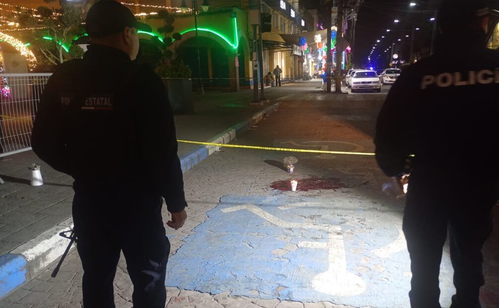 El uniformado fue baleado en el centro del municipio y murió en un hospital del IMSS Bienestar; la FGJEM investiga. Foto: Especial