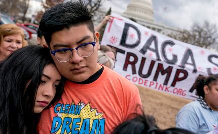 Juez de EU ordena a la administración de Trump restaurar el DACA