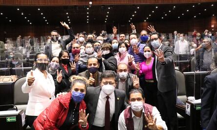 Morena festeja la eliminación de 109 fideicomisos; envía dictamen al Senado