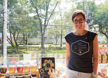 La mexicana que cuida a las abejas