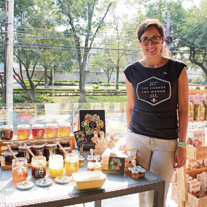 La mexicana que cuida a las abejas