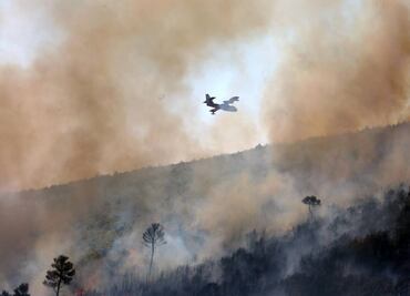 Grecia ordena más evacuaciones por incendios forestales que se acercan a Atenas