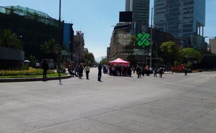 Transportistas bloquean Paseo de la Reforma para exigir apoyos ante el Covid-19