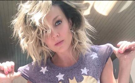 Fey muestra sexy lencería en la cama 