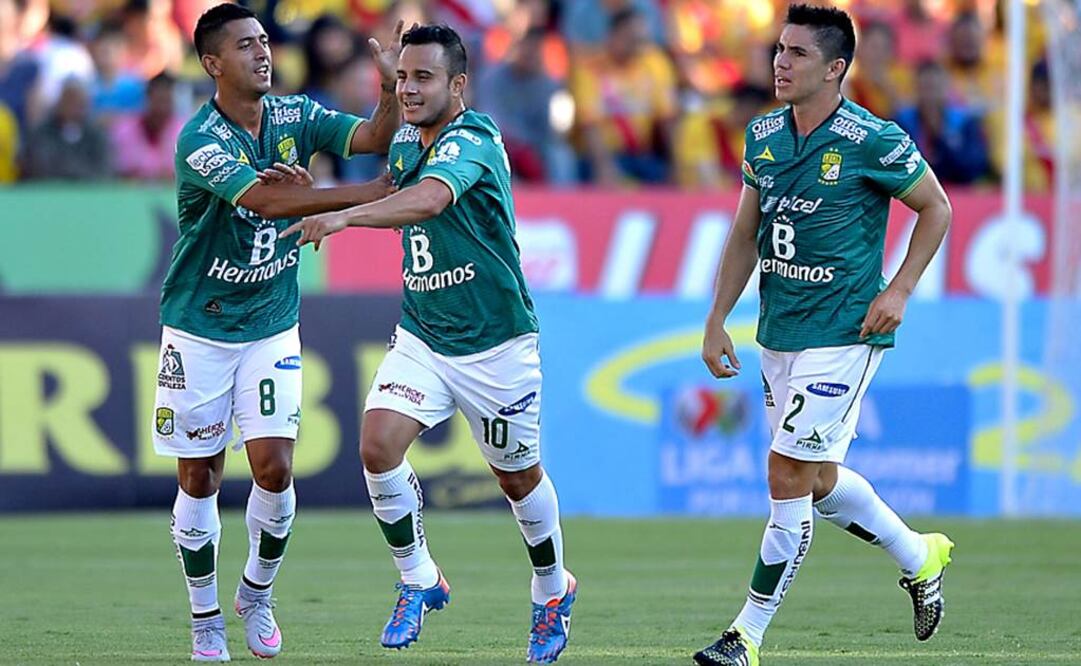 Luis Montes celebra su gol. Xinhua