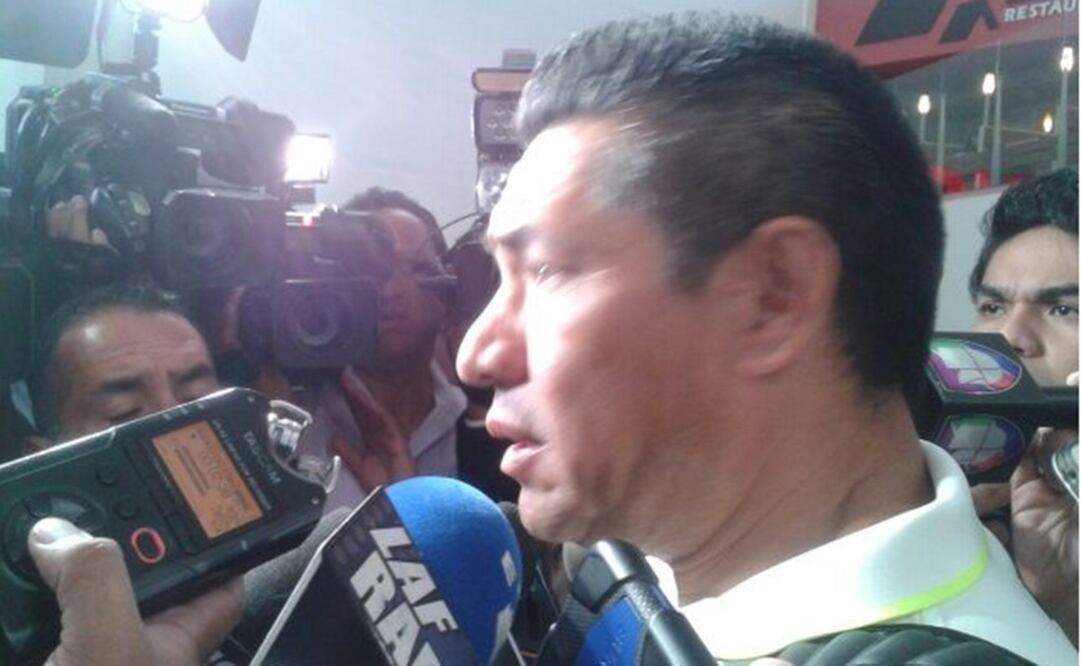 Ambriz, despreocupado ante rumores de su cese