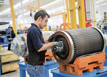 Crean la mitad de los empleos que en 2023