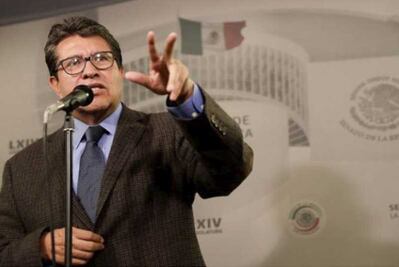 Monreal pide a bancos “no ponerse nerviosos” por iniciativa de prohibir comisiones