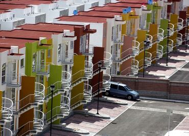 Gobiernos de Fox y Calderón hicieron casas en zonas de riesgo: director del Infonavit