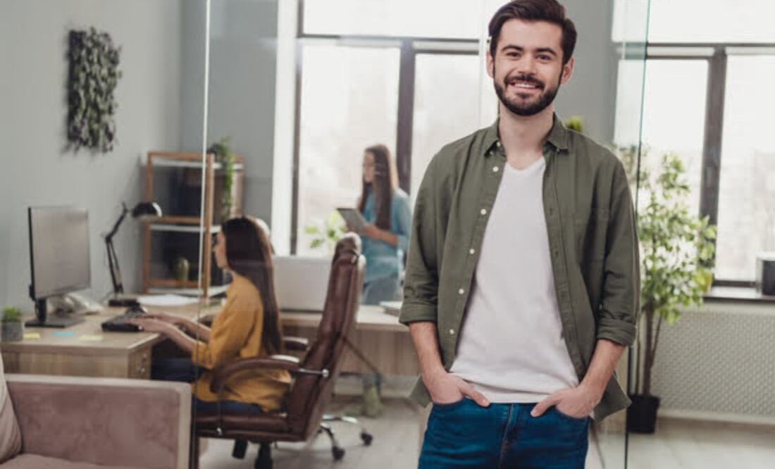 Cómo mejorar tu lenguaje corporal. Fuente: Freepik.