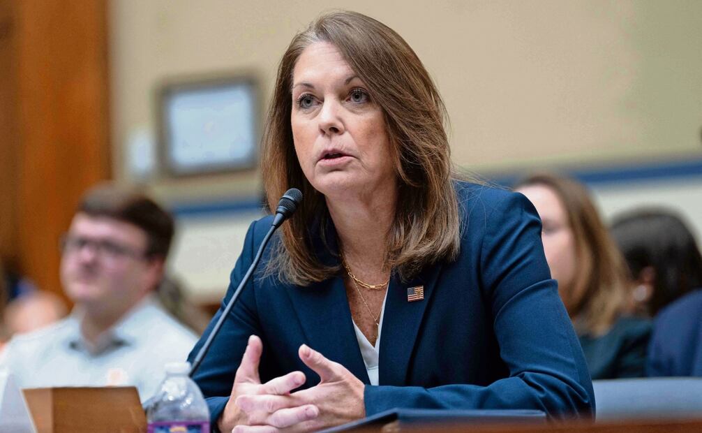 La entonces directora del Servicio Secreto, Kimberly Cheatle, durante una audiencia de la Cámara Baja que examinó posibles fallas de seguridad en torno al atentado contra Trump. Foto: Chris Kleponis | AFP