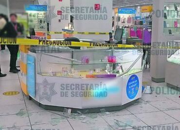 Roban 52 celulares de tienda departamental