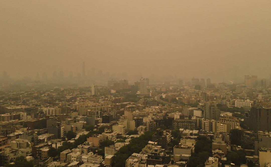 Vista aérea de Brooklyn y Manhattan, tras los incendios en Canadá que han afectado el aire. Foto: EFE