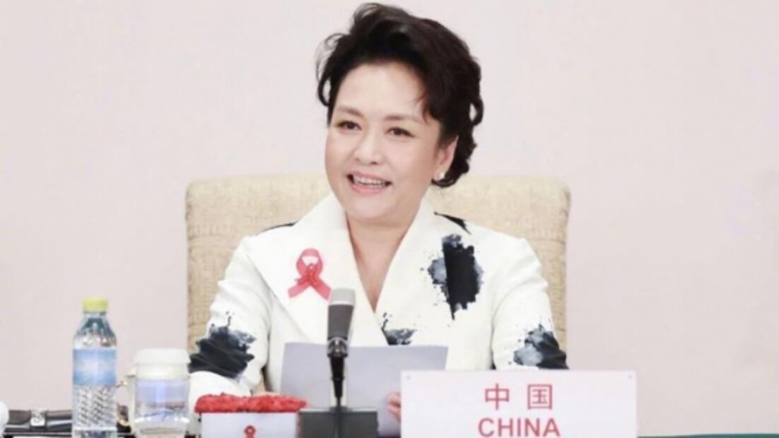 Peng Liyuan pide acciones conjuntas para mejorar la educación de mujeres y niñas