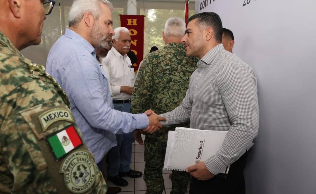 Omar García Harfuch se reúne con productores de limón y autoridades de seguridad, en Apatzingán, Michoacán, este martes 28 de octubre de 2025. Foto: Especial