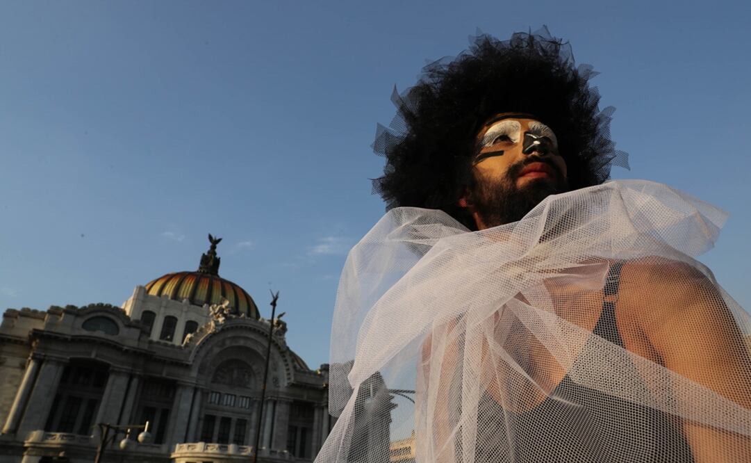 La artista drag queen “Mikonika Q” acudió el martes al Museo Memoria y Tolerancia para visitar una exposición sobre feminicidios, pero un guardia de seguridad le negó el acceso por la forma en que iba vestida.