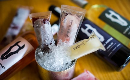No te pierdas estos cocteles con vino hechos paleta de hielo
