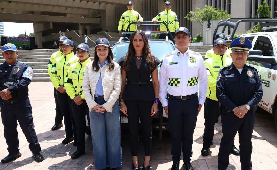 Alessandra Rojo de la Vega dio el banderazo a un nuevo dispositivo de apoyo vial. Foto: Especial