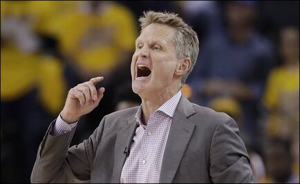 Steve Kerr califica de idiota las nuevas políticas de la NFL