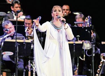 Manoella Torres “acaricia” a sus fans