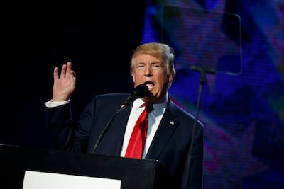 Reitera Trump acusación a medios de manipular elecciones en su contra