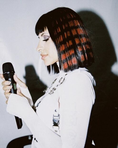 Este fue el peinado y maquillaje que eligió Cazzu en su show en Argentina