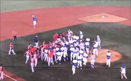 Pelea campal en el Charros ante Águilas de la LMP