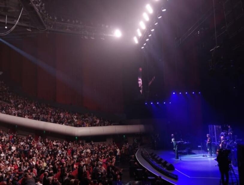 Raphael conquista a fans mexicanos con concierto por sus 60 años de carrera 