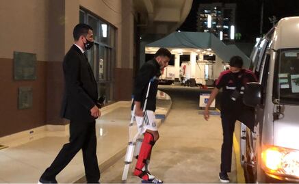 Alexis Vega trasladado a un hospital tras sufrir terrible lesión ante Costa Rica