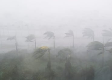 "Irma" baja a categoría 1 al acercarse a Tampa, en Florida