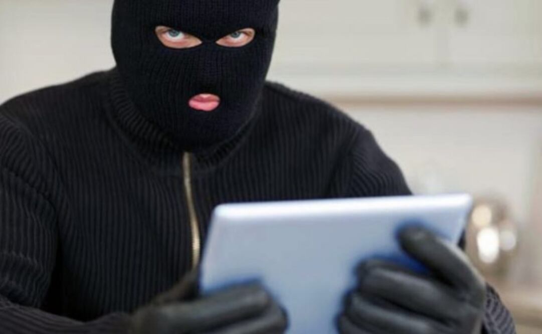 El dueño de la casa saltó de la cama, empujó al ladrón por el pasillo y salió por la puerta antes de llamar a a la policía