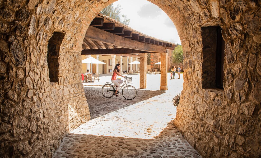 Val’quirico, rodeado de muros de adobe y piedras de madera ideal para andar en bicicleta. (Foto: Cortesía)