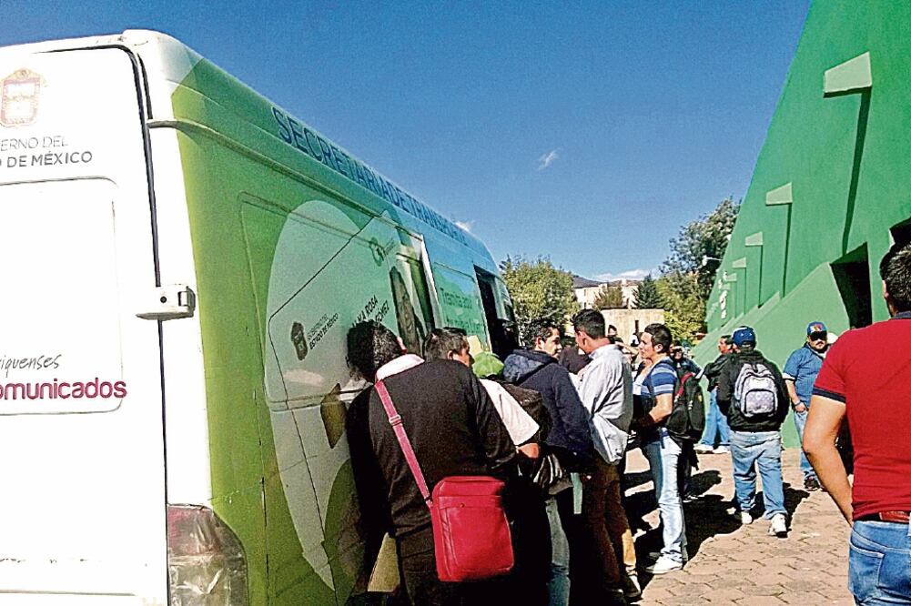 Desde que inició el año, automovilistas afirman que tardan hasta ocho horas en realizar su trámite para la renovación de la licencia (JUAN MANUEL BARRERA. EL UNIVERSAL)