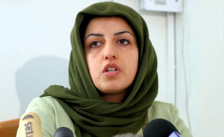 Nobel de la Paz iraní Narges Mohammadi fue hospitalizada, según allegados; "sin tratamiento su vida está en peligro"