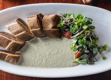 Prepara tamales veganos hechos con asiento vegetal