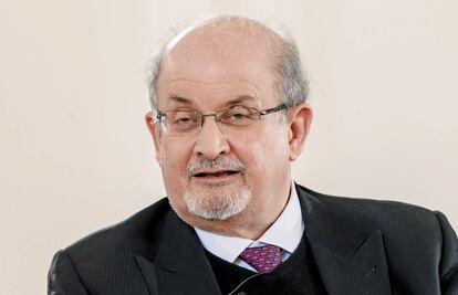 El ataque a Rushdie, hay quienes desean su muerte y a quien le es indiferente