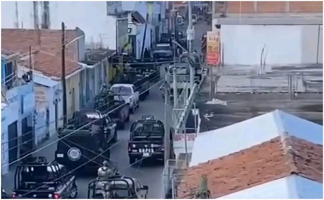 Elementos de seguridad realizan cateos en domicilios de Villaflores, Chiapas luego del reporte de enfrentamientos entre organizaciones criminales (27/11/2024). Foto: Especial