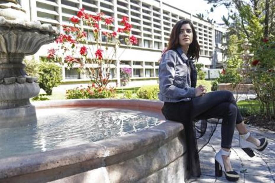 Diseñadora poblana crea tacones con gas pimienta por violencia contra mujeres