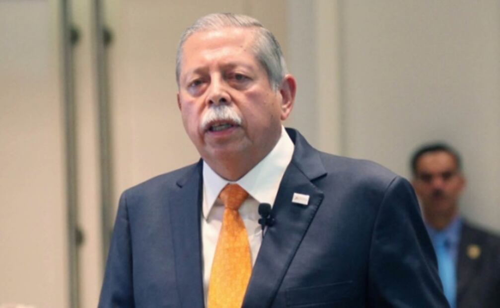 Cae un gobernador más de la famosa foto con Enrique Peña Nieto