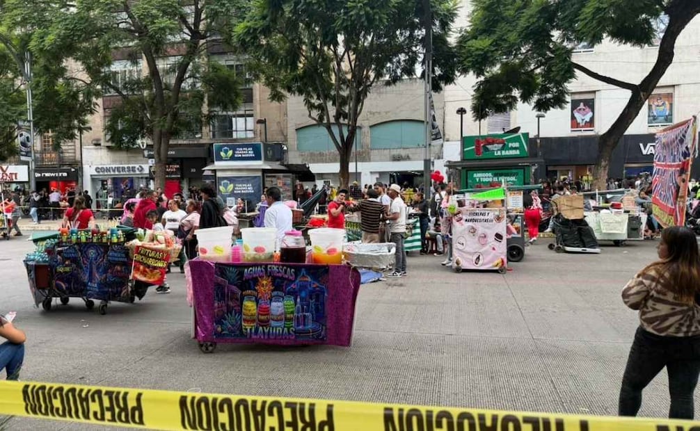 Comerciantes vuelven a bloquear Avenida Juárez. | Foto: Leonardo Lugo.