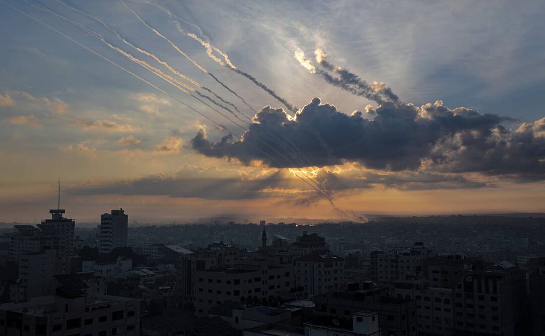 Las Brigadas de Al Qasam han lanzado más de 5 mil cohetes desde Gaza a Israel, y que tienen secuestrados los cuerpos de decenas de soldados israelíes muertos en enfrentamientos en la frontera, y de al menos uno vivo. Foto: EFE