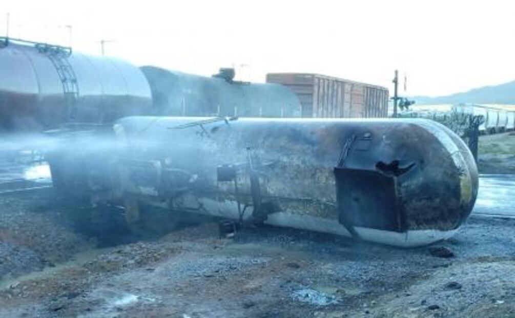 Choca tren con pipa de gas en Nuevo León; un herido