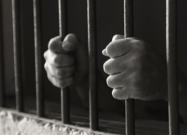 Detienen a cuatro presuntos miembros de "Los Tanzanios" en operativos contra narcomenudeo en CDMX