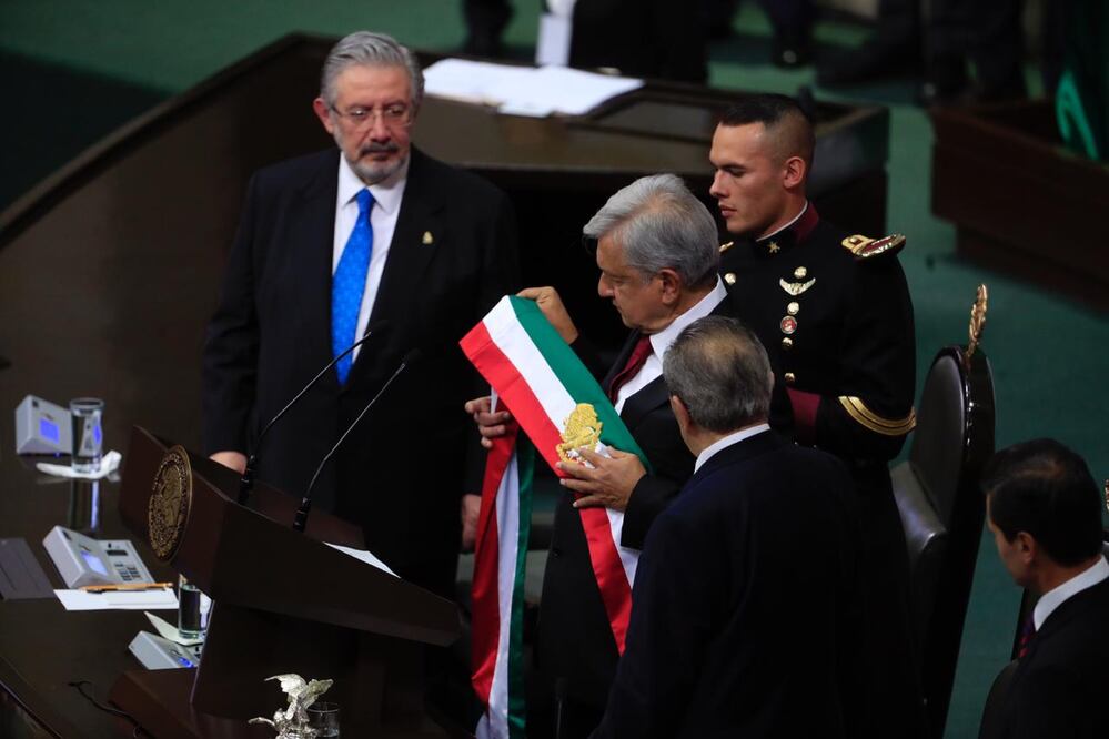 Entrega de la banda presidencial (Foto: Irvin Olivares)