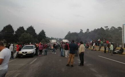 Familia que bloquea la México-Puebla en Ixtapaluca revela que su niño fue secuestrado y ya pagaron rescate