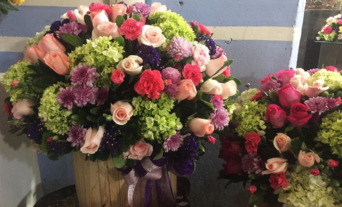 Flower arrangements at the Jamaica market - Photo: Gretel Morales/EL UNIVERSAL in English
