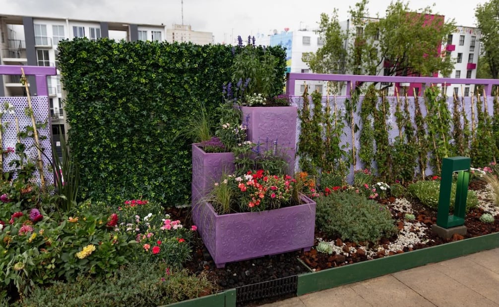 Jardín Flotante “Tlallipan”, ubicado sobre la Calzada de Tlalpan, inaugurado esta mañana del domingo 07 de junio.
Foto: Hugo Salvador / El Universal