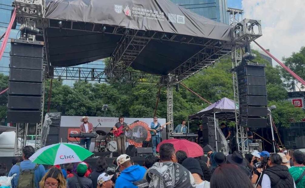 Liran’ Roll, Aroón y su grupo Ilusión, los Askis, Anxolotes, Saya, la Orquesta del Metro, Interpuesto y más, compartieron éxitos musicales. 05/09/2026. | Foto: Especial.